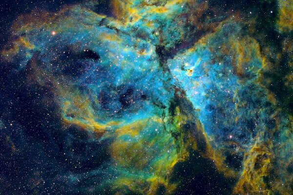 Nebulosa colorata luminosa nello spazio