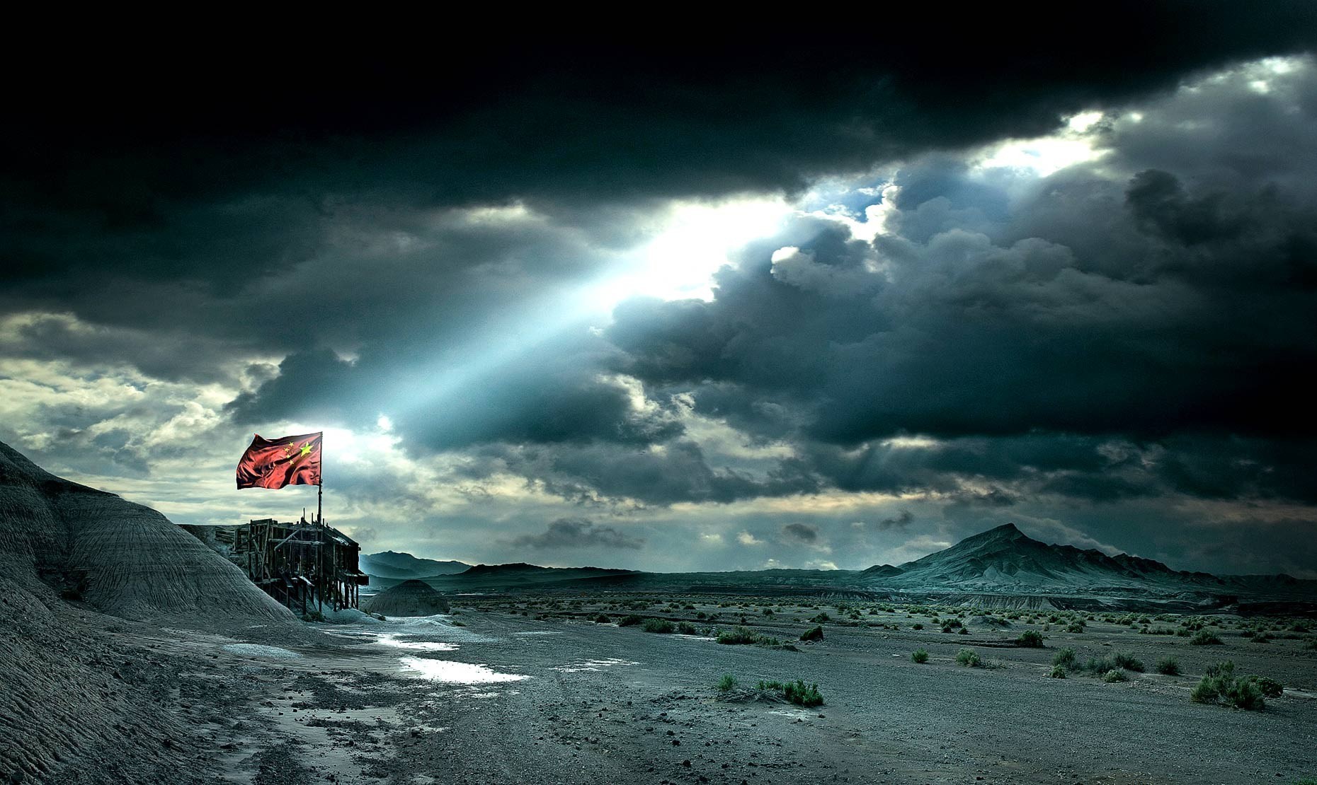 drapeau nuages lumière montagnes