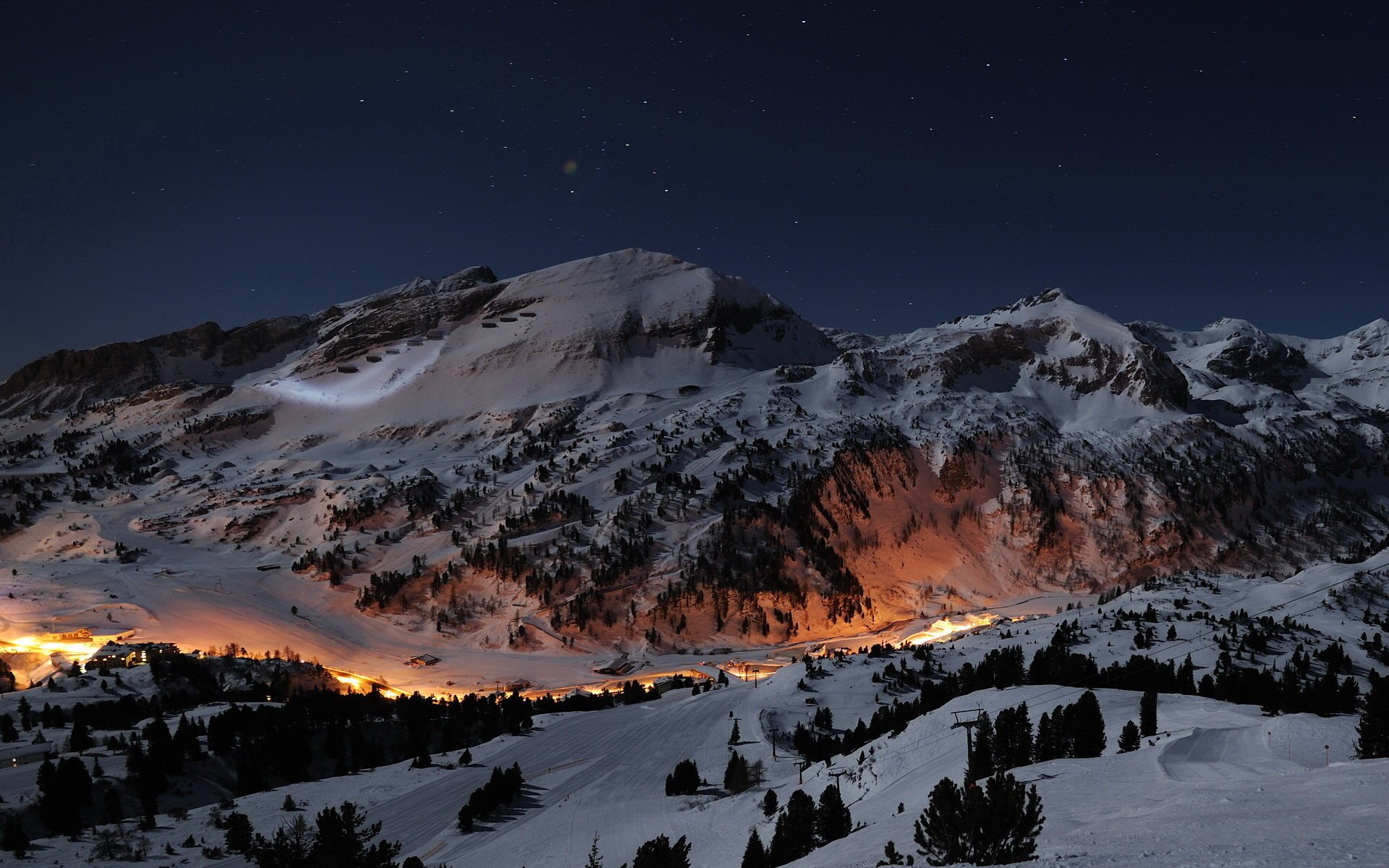 strada inverno montagna notte neve luce cielo