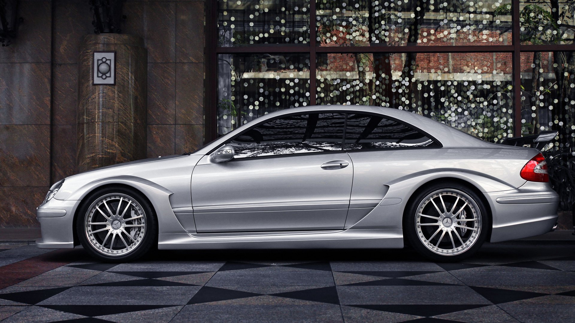 mercedes clk dtm srebrny budynek mercedes srebrny parking