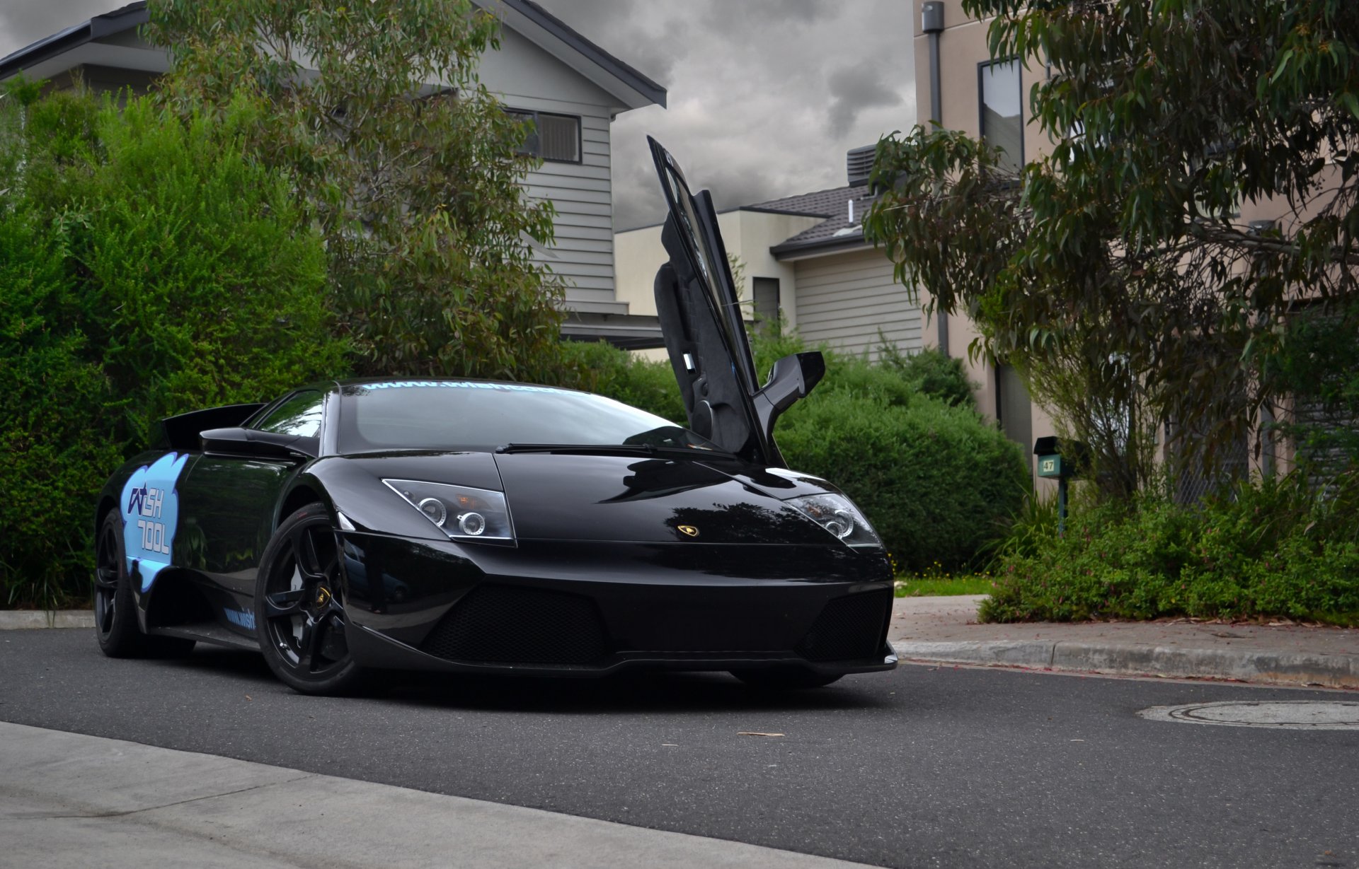 lamborghini murcielago lp560 schwarz lamborghini murcielago vorderansicht bäume gebäude