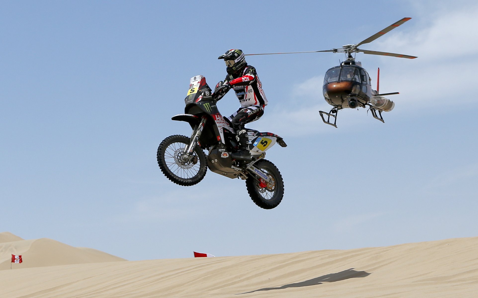 motocicleta helicóptero flotando arena dakar carrera sombra cielo