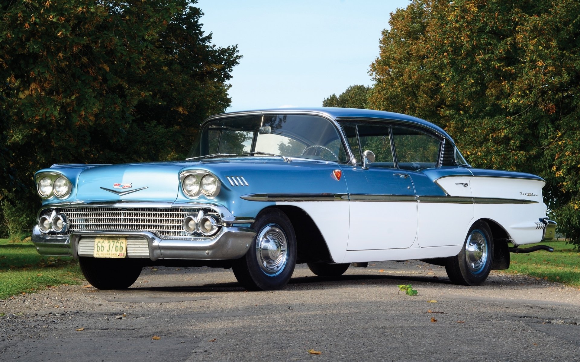 chevrolet bel air sport sedan 1958 chevrolet bel air sedán deporte delantero clásico carretera árboles cielo