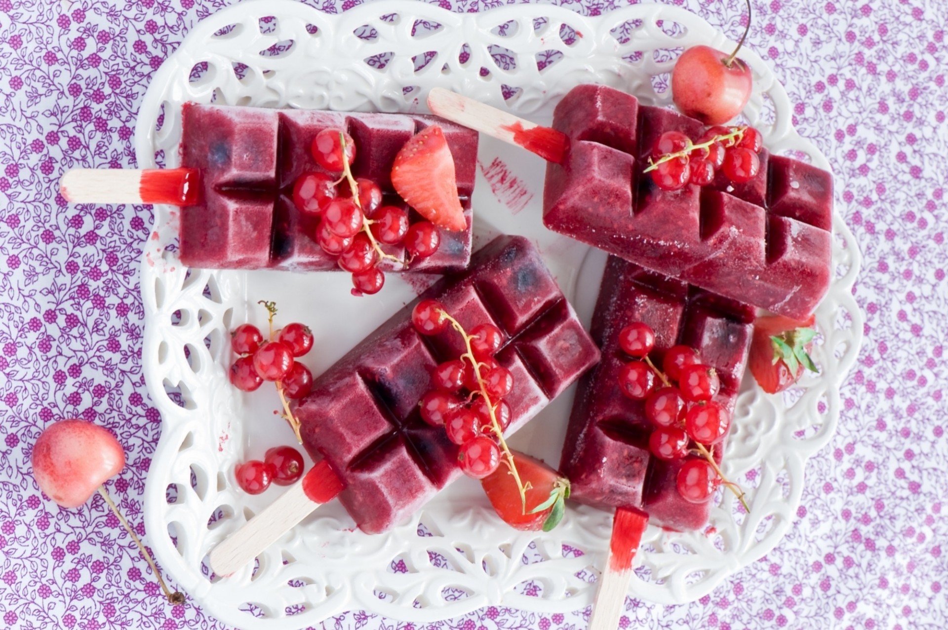 trawberry berries red currant ice cream sakura