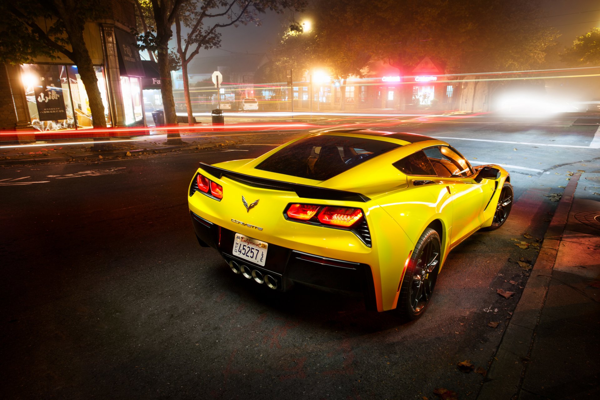 chevrolet korvette stingray coupe c7 rückansicht stadt nacht lichter belichtung