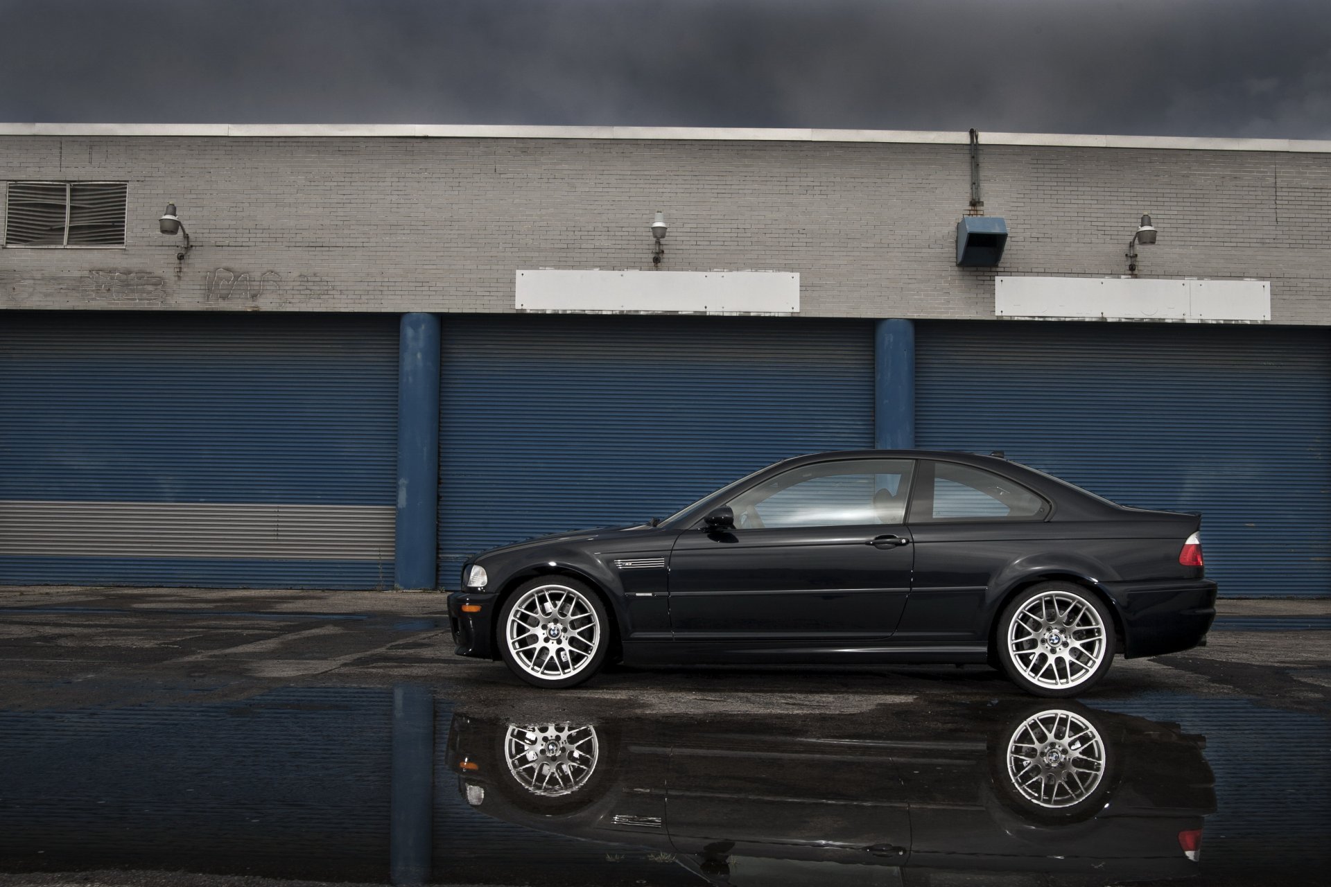 bmw m3 e46 black bmw profile building shutters blue lights puddle reflection