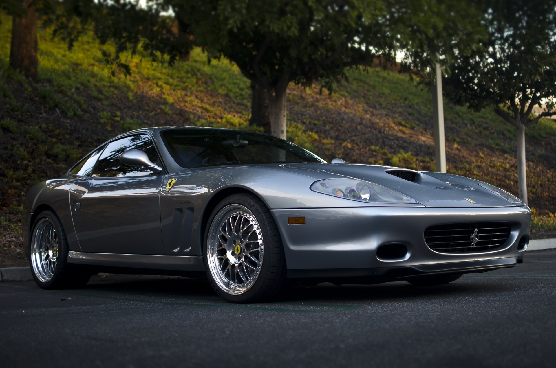 ferrari 575 maranello doppelt sportlich auto tuning felgen glanz