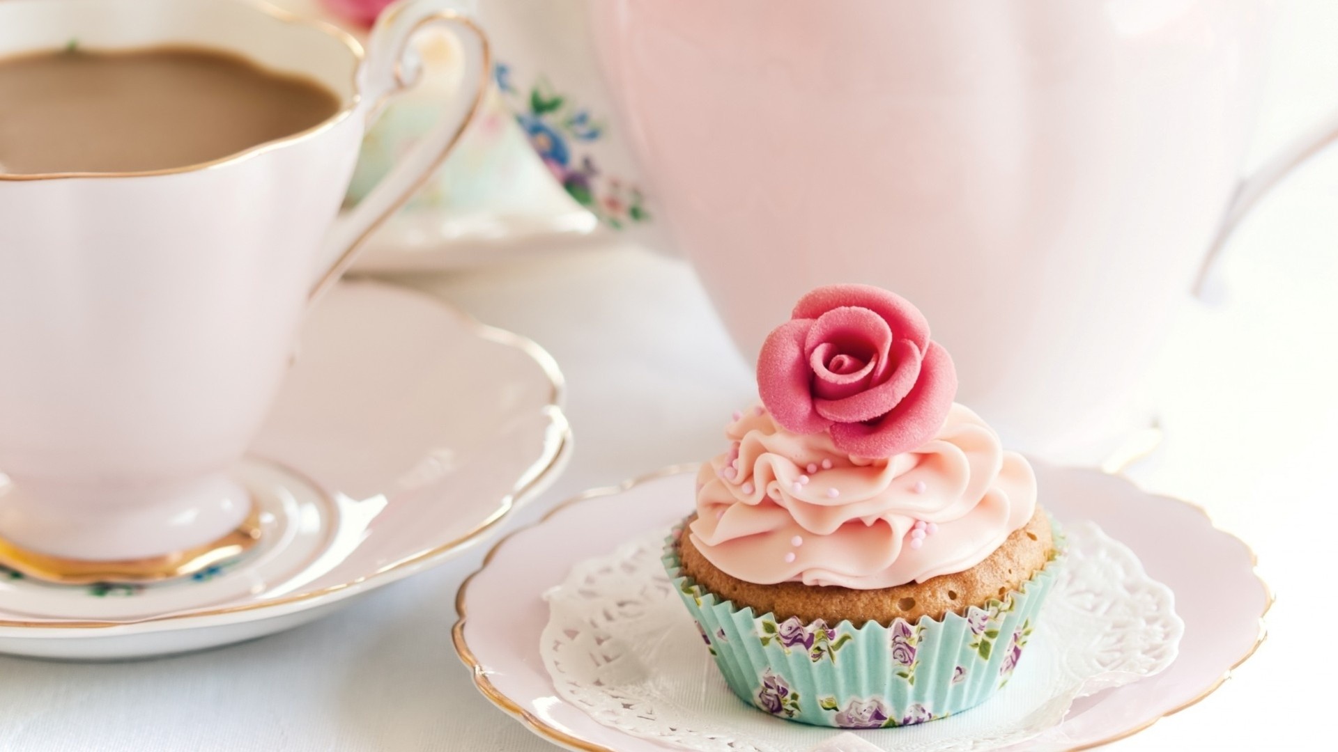 fleur repas gâteau crème café dessert vaisselle rose rosette