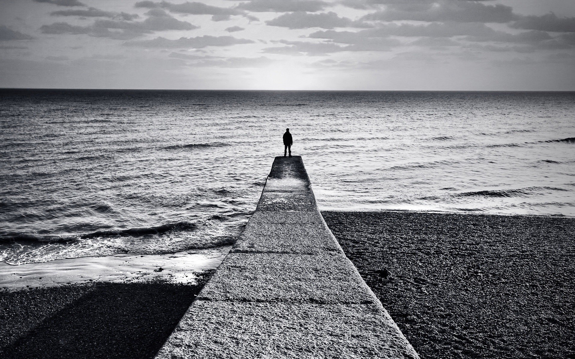 blanco y negro horizonte hombre muelle costa mar