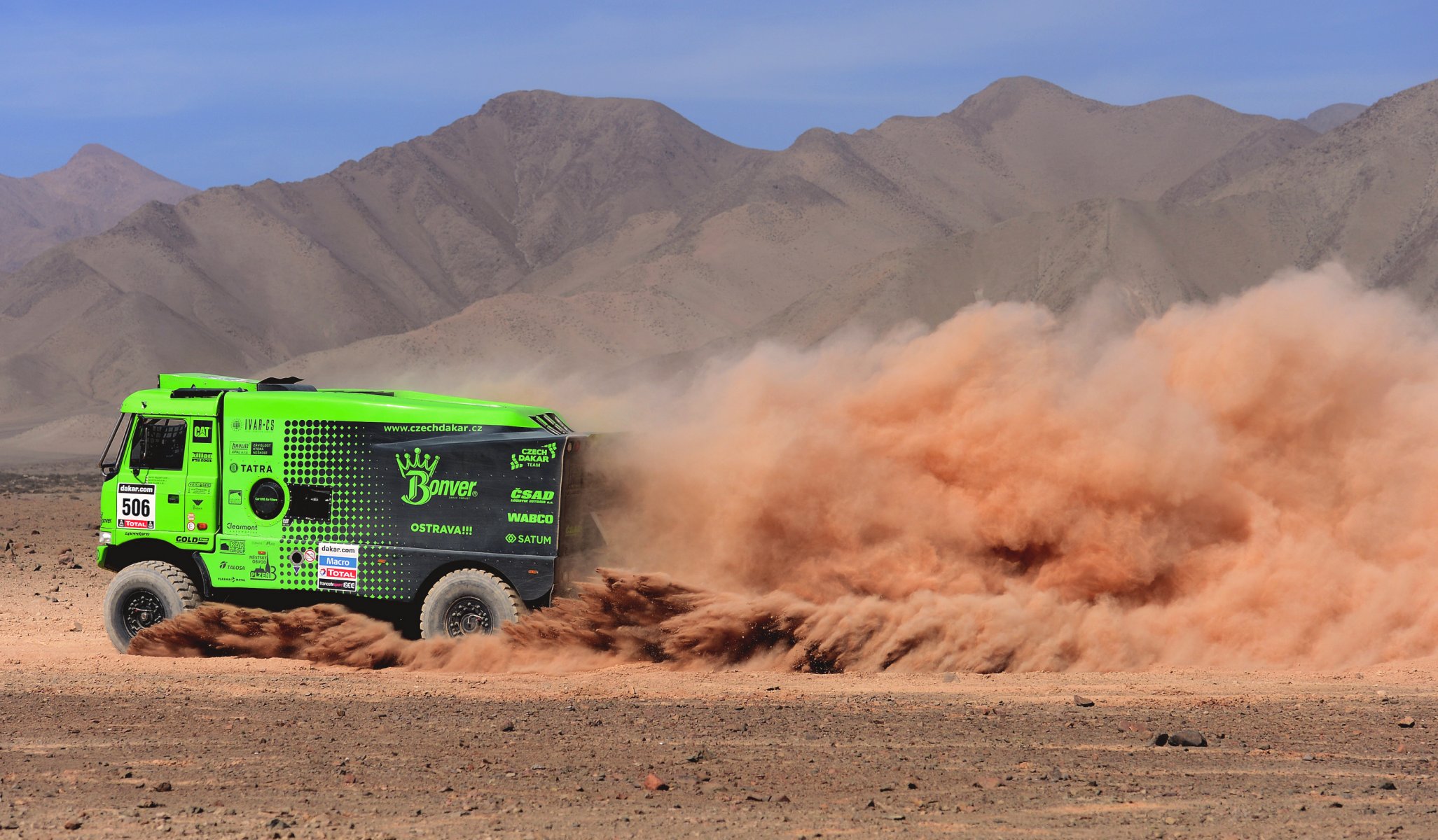 ginaf x222 x 222 verde deserto polvere dakar rally vista laterale gara sport camion campionato calore