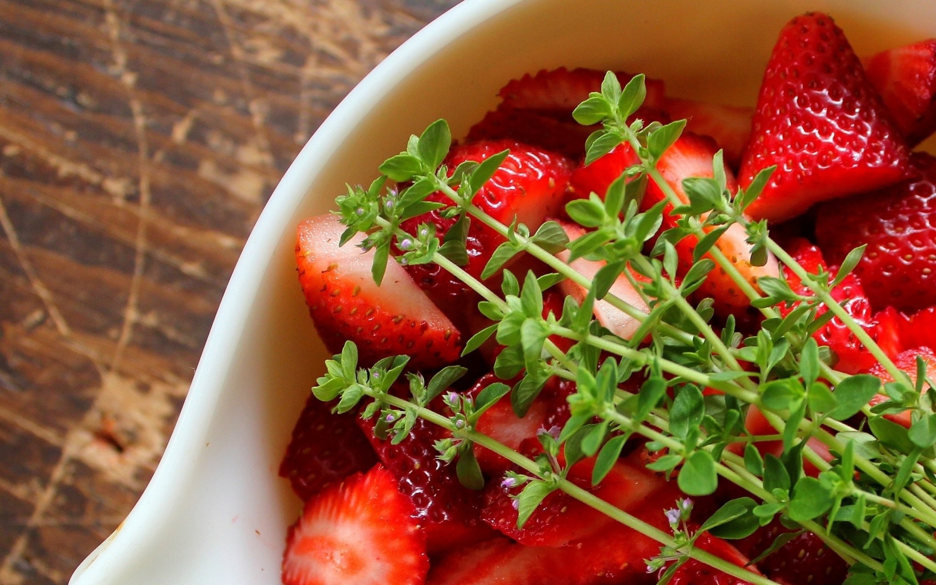 bowl strawberry grass berry