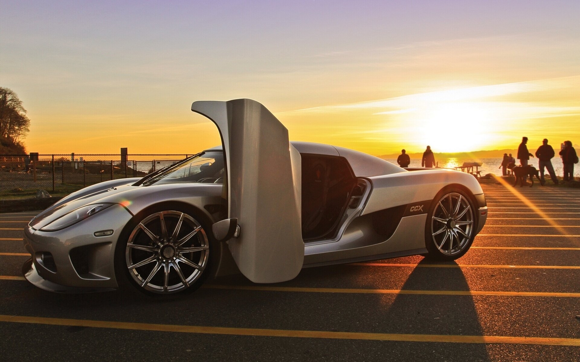 koenigsegg ccx sonnenuntergang asphalt