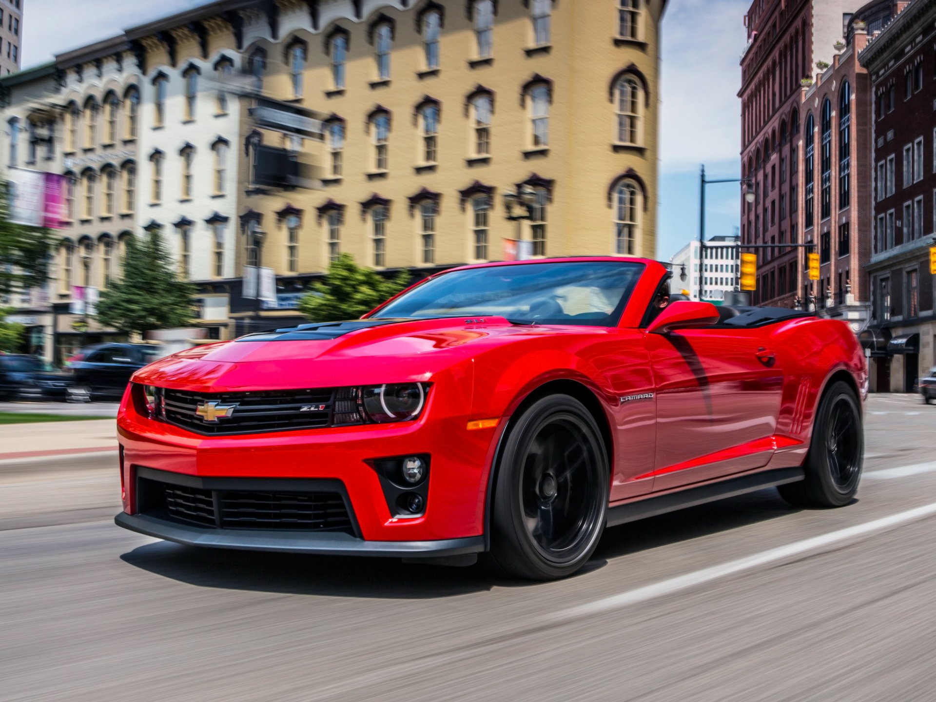 chevrolet camaro zl1 кабриолет автомобиль машина шевроле камаро красный движение дорога город здания автомобили красные