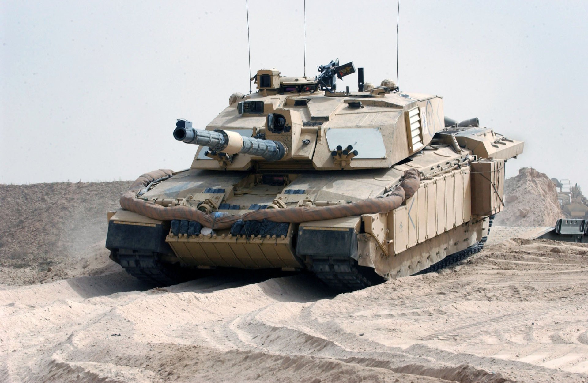 tanque challenger 2 reino unido desierto