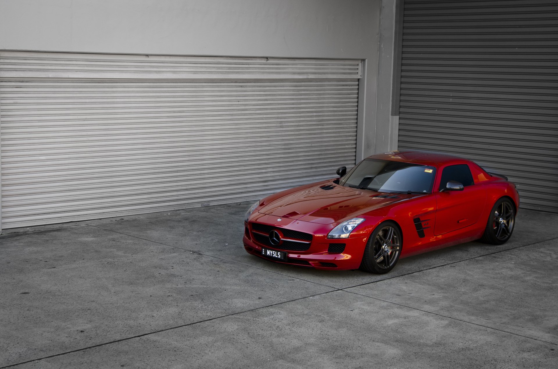 mercedes benz sls amg rot mercedes benz sls amg rot vorderansicht reflexion getönt schwarze spiegel