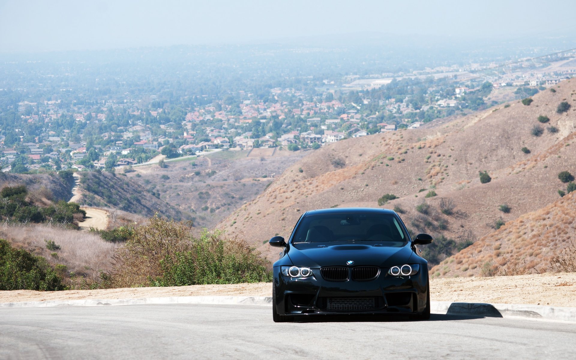 bmw 335i e92 negro bmw frente luz del día sombra carretera