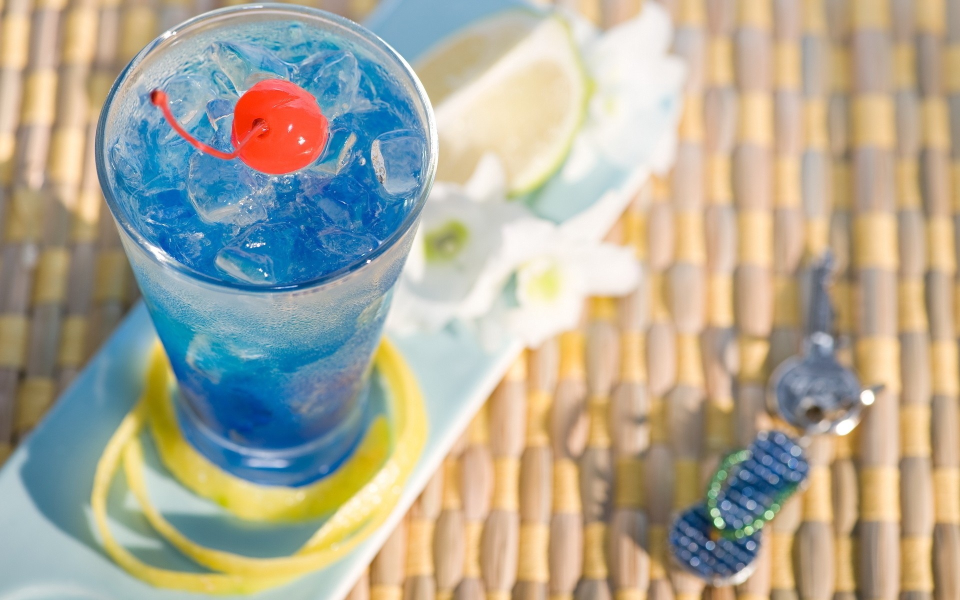 fraîcheur glace bleu été sakura verre cocktail