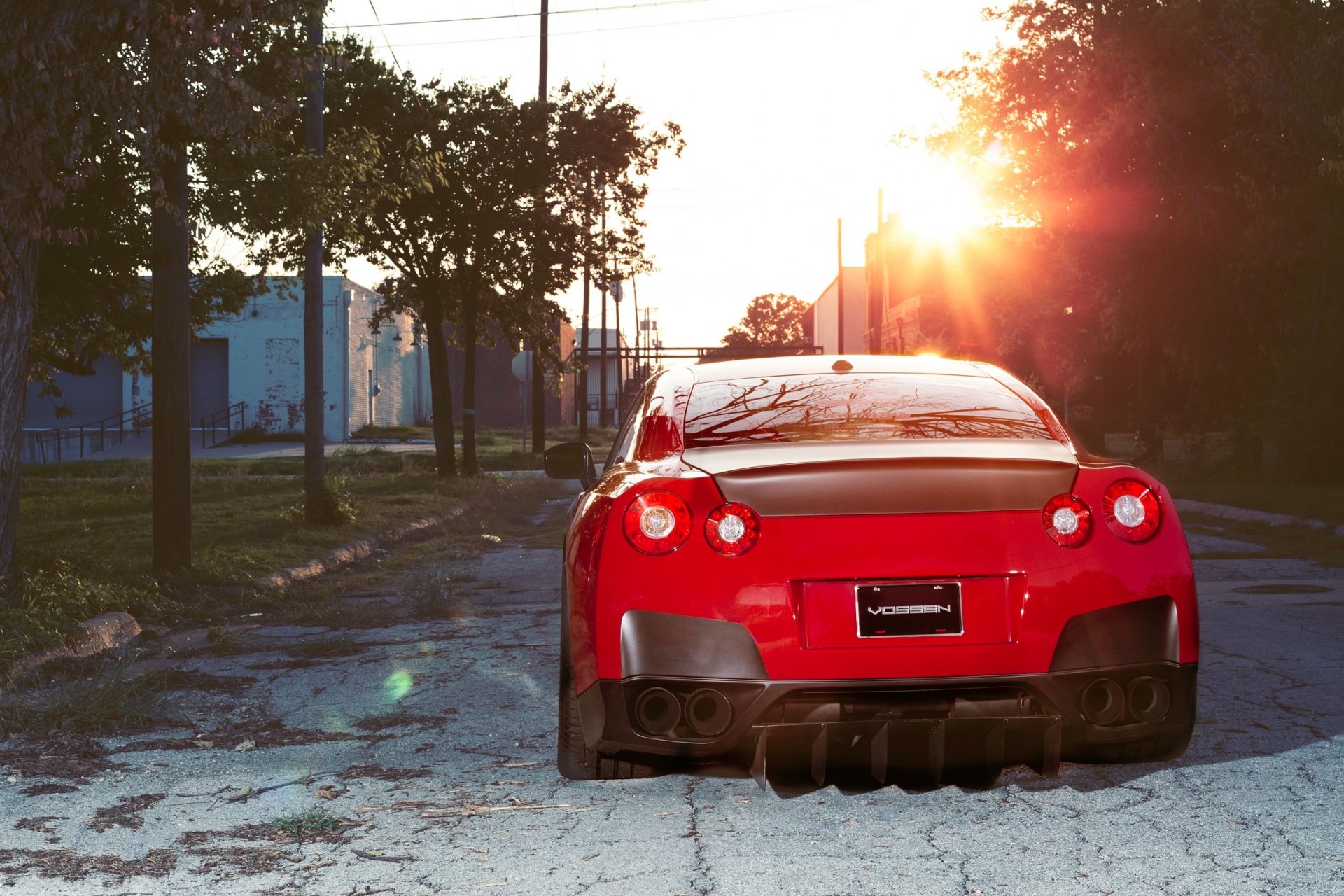 nissan gtr r35 rot straße nissan gtr rot ansicht von hinten reflexion