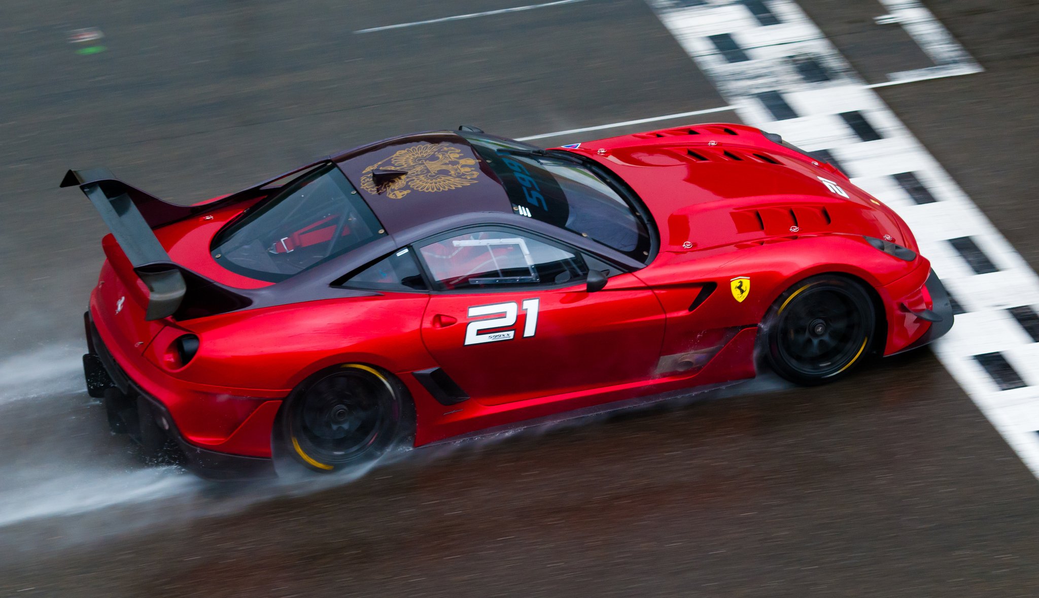 ferrari 599xx evo rouge retour pluie course finition ferrari rouge course piste finition