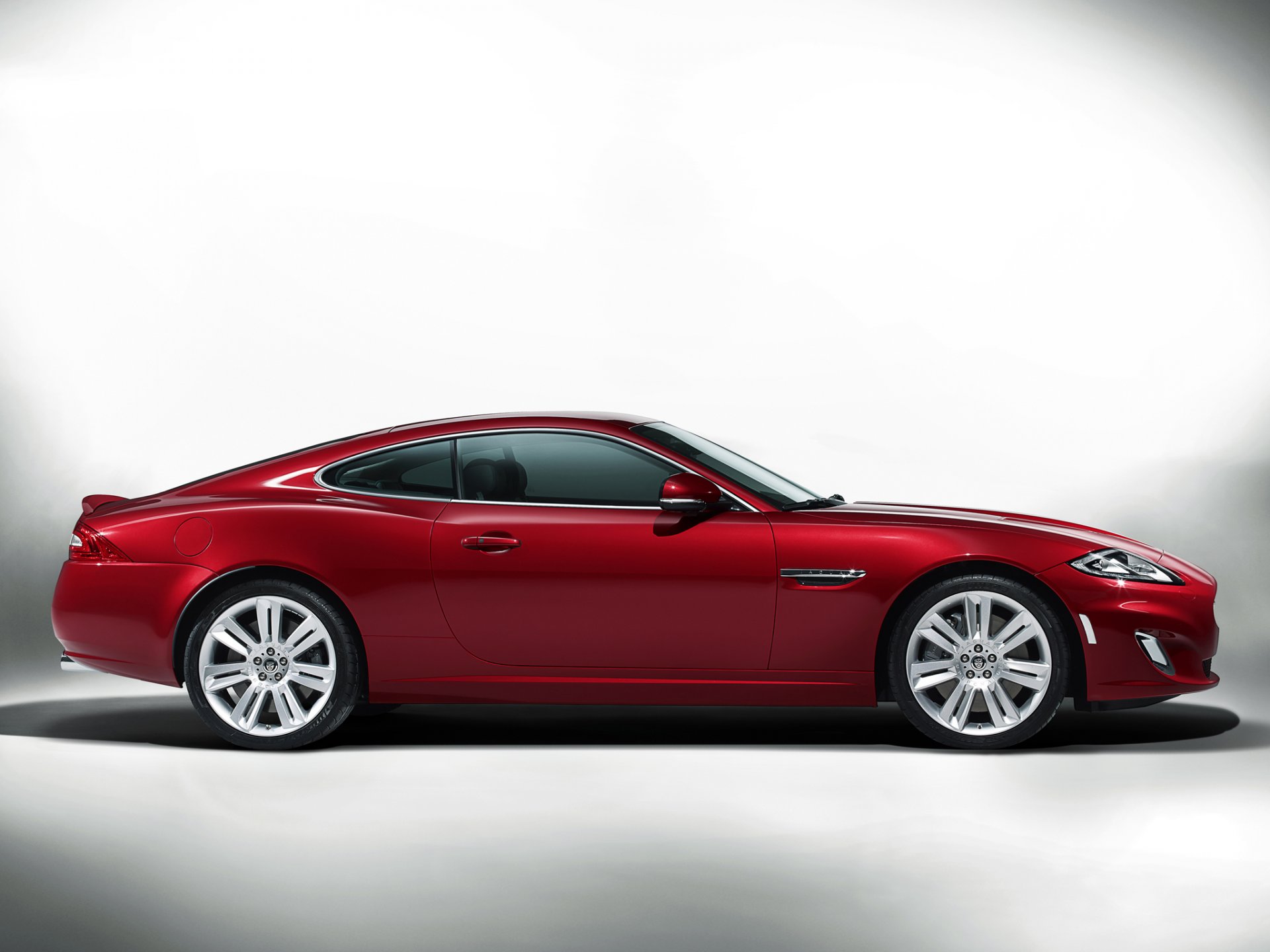 jaguar xkr coupe machine flowers red