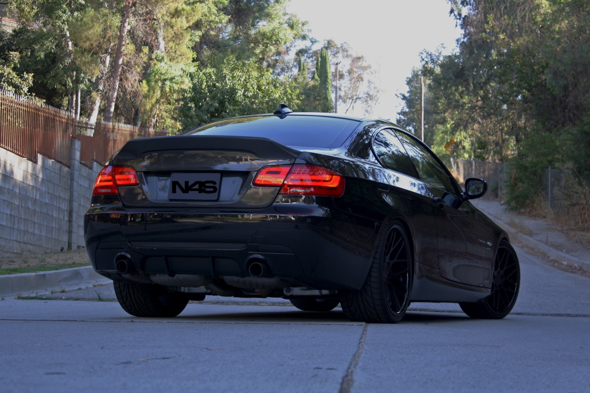 bmw 335i noir bmw arrière phare arbres ciel