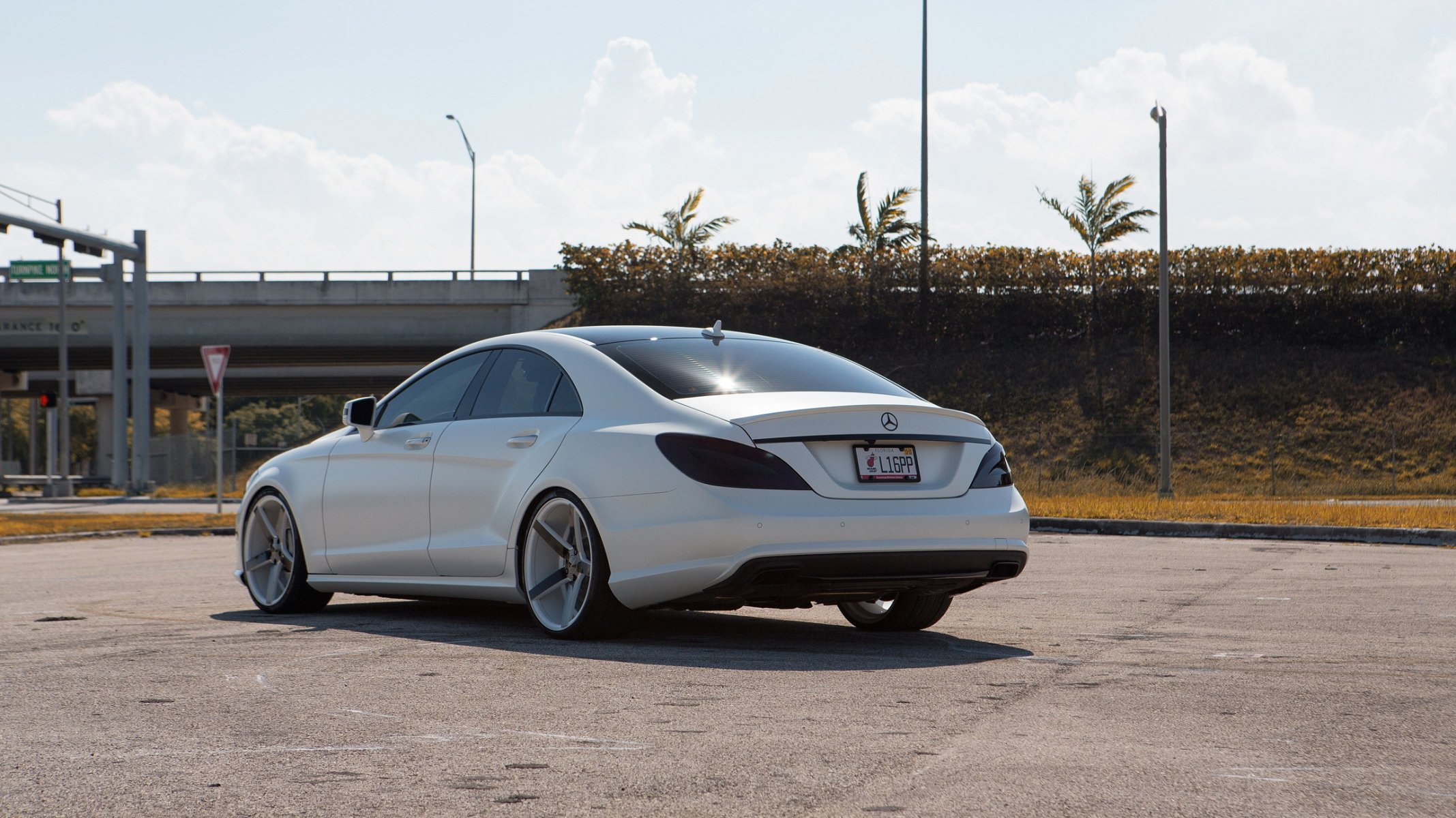 mercedes cls 550 arrière tuning blanc mat