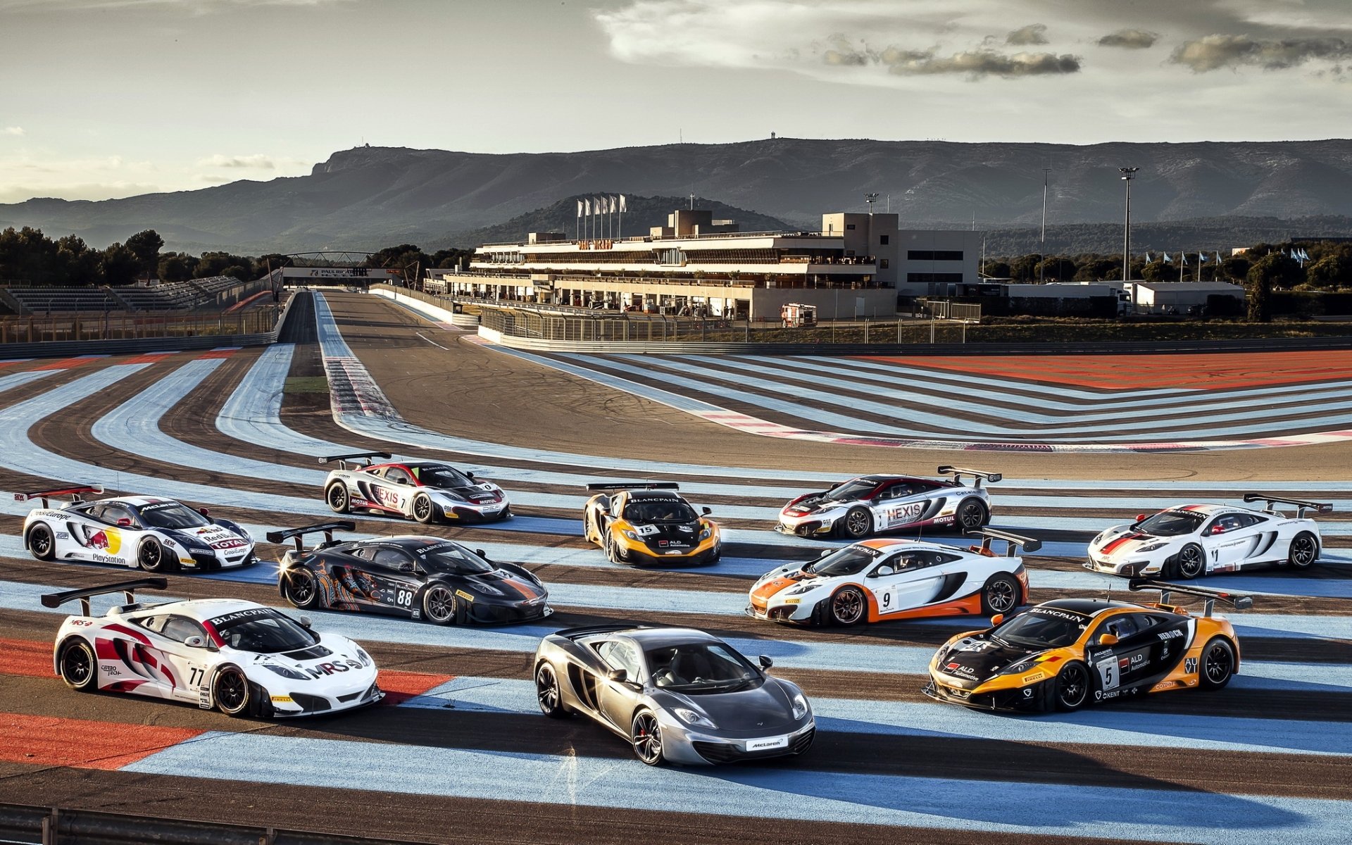 mclaren mp4-12c mclaren mp4-12c supercar pista paul ricard cielo