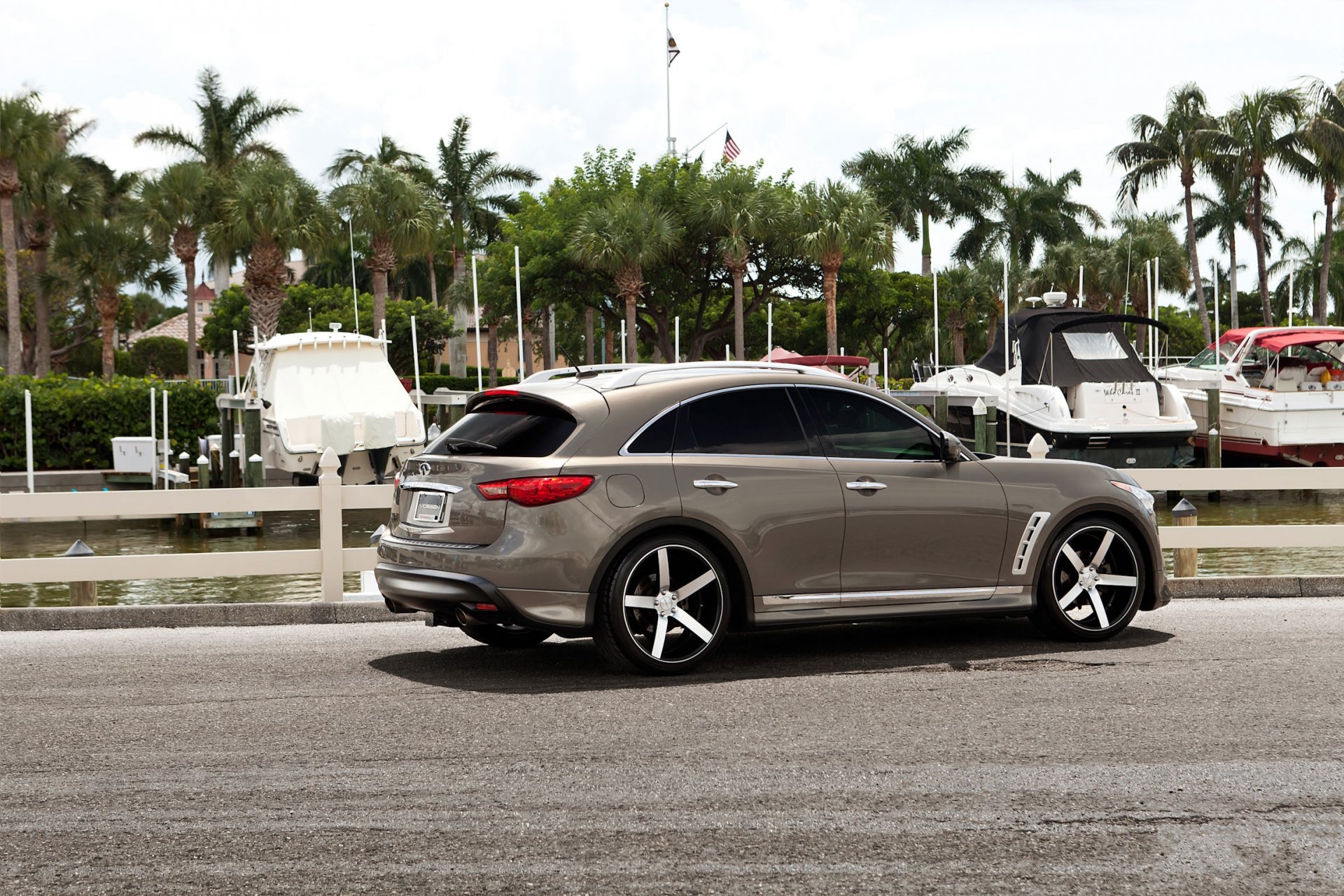 infiniti fx auto voitures tuning quai ciel palmiers yachts nuages