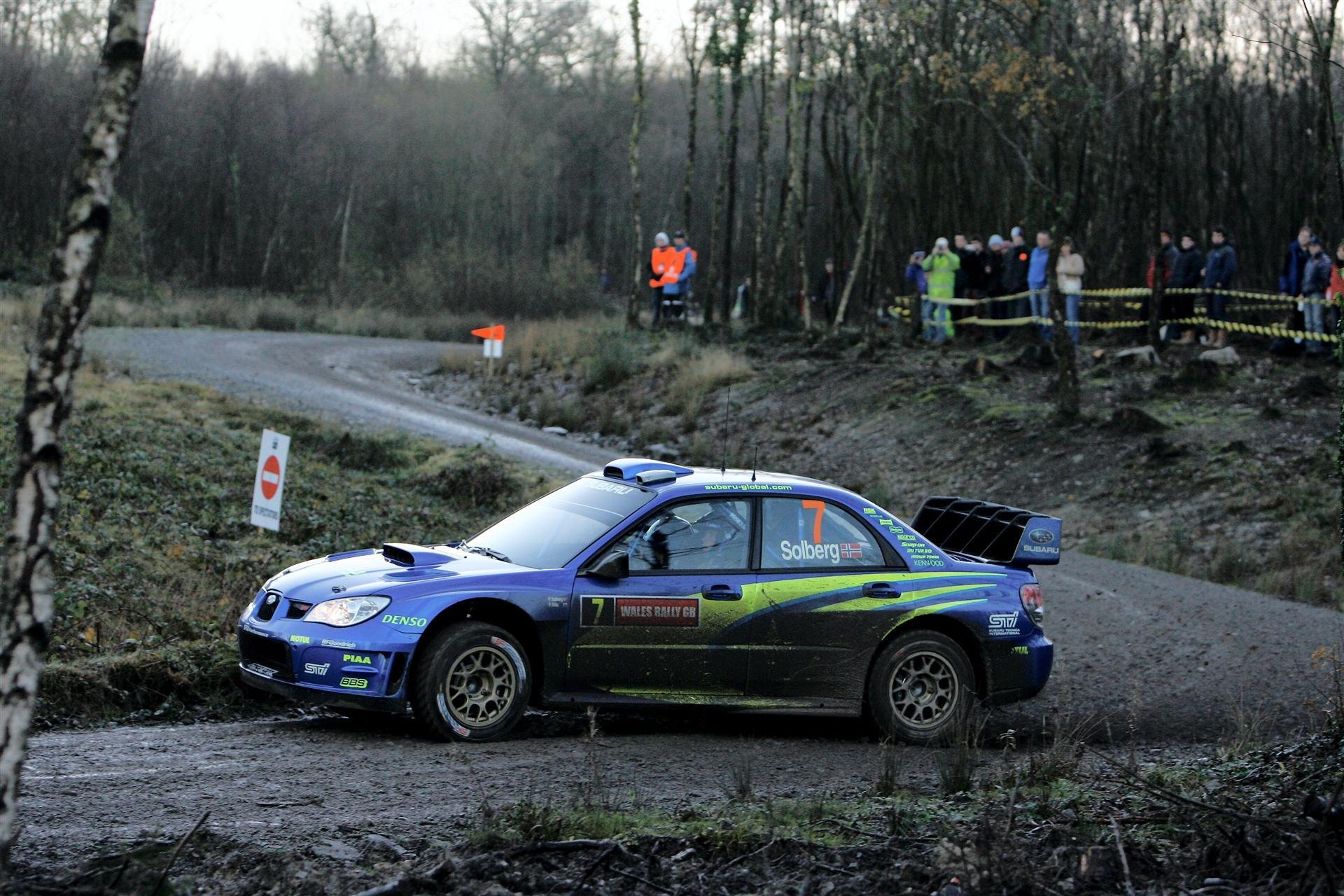 ubaru impreza sti wrx 2007 rallye wrc petter solberg pays de galles royaume-uni rallye dérapage boue virage route spécial peter solberg