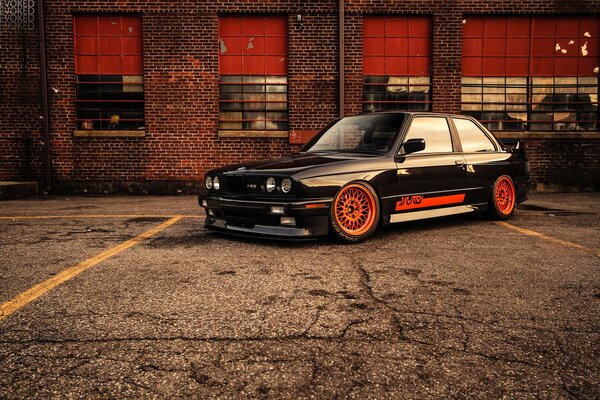 Black bmv with red alloy wheels