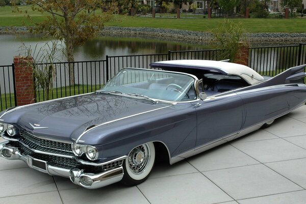 Oldtimer Cadillac Eldorado. Fliederfarben