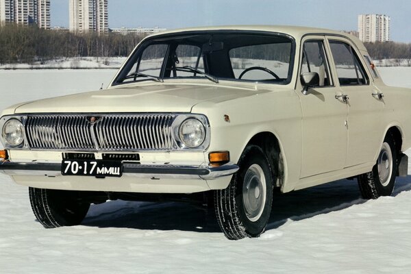 Voiture soviétique gaz-24 en hiver