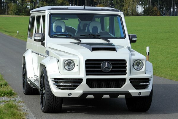 Gelendwagen blanco quedó desatendido