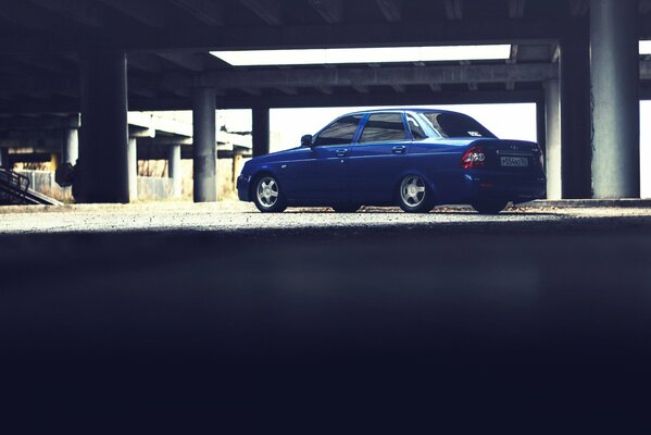 Auto Lada Berline sur le parking