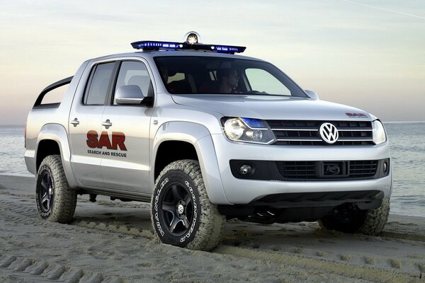 Pick-up sur fond de mer couleur argent