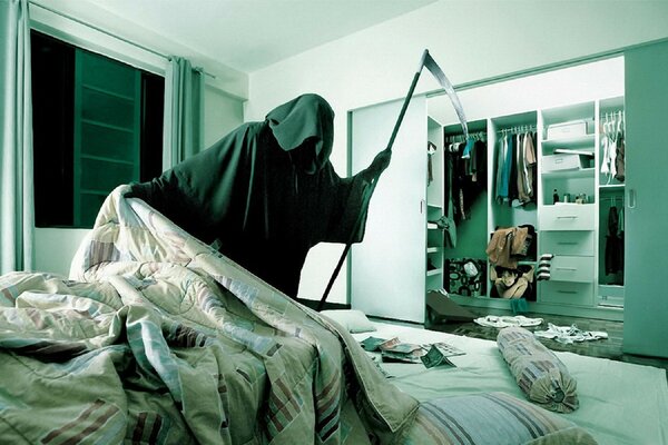 Hide-and-seek in the apartment with the participation of death 