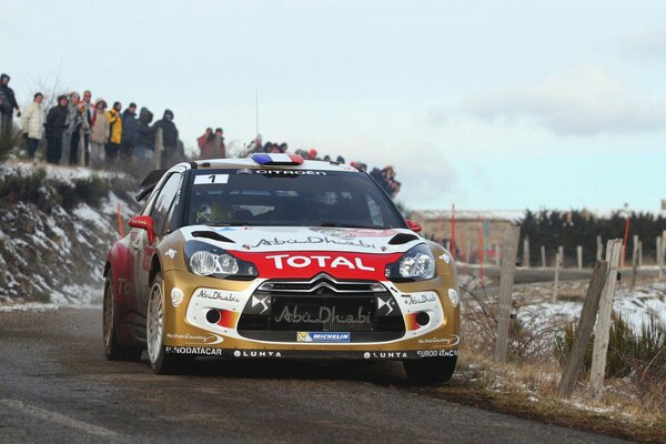 Un coche francés para participar en el Rally