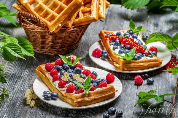 Gaufres dessert aux groseilles, bleuets et framboises