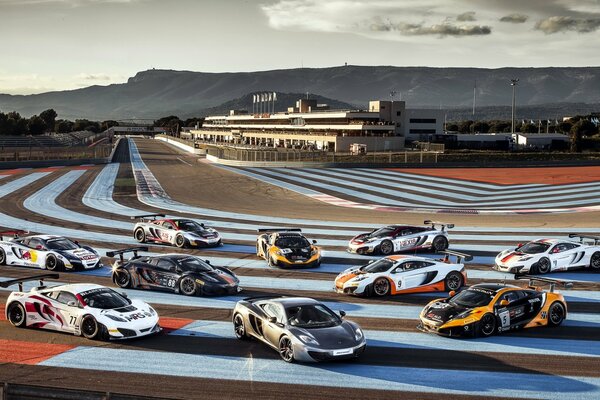 Mclaren mp4-12C en el circuito de Paul Ricard