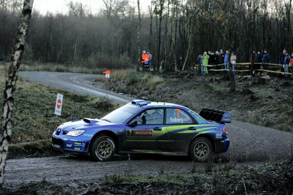 Subaru bei Rallye-Wettbewerben auf der Straße