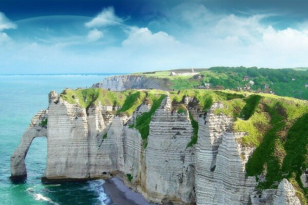 Felsen im Meer und Planeten am Himmel