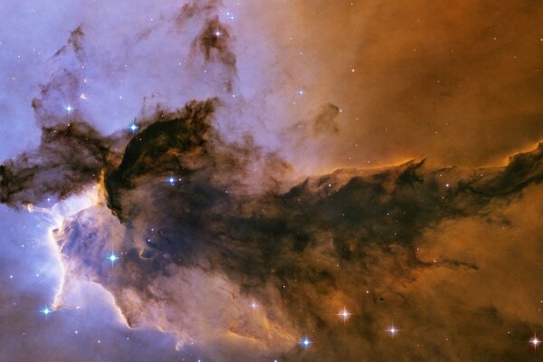 Vista dal telescopio della nebbia nera cosmica