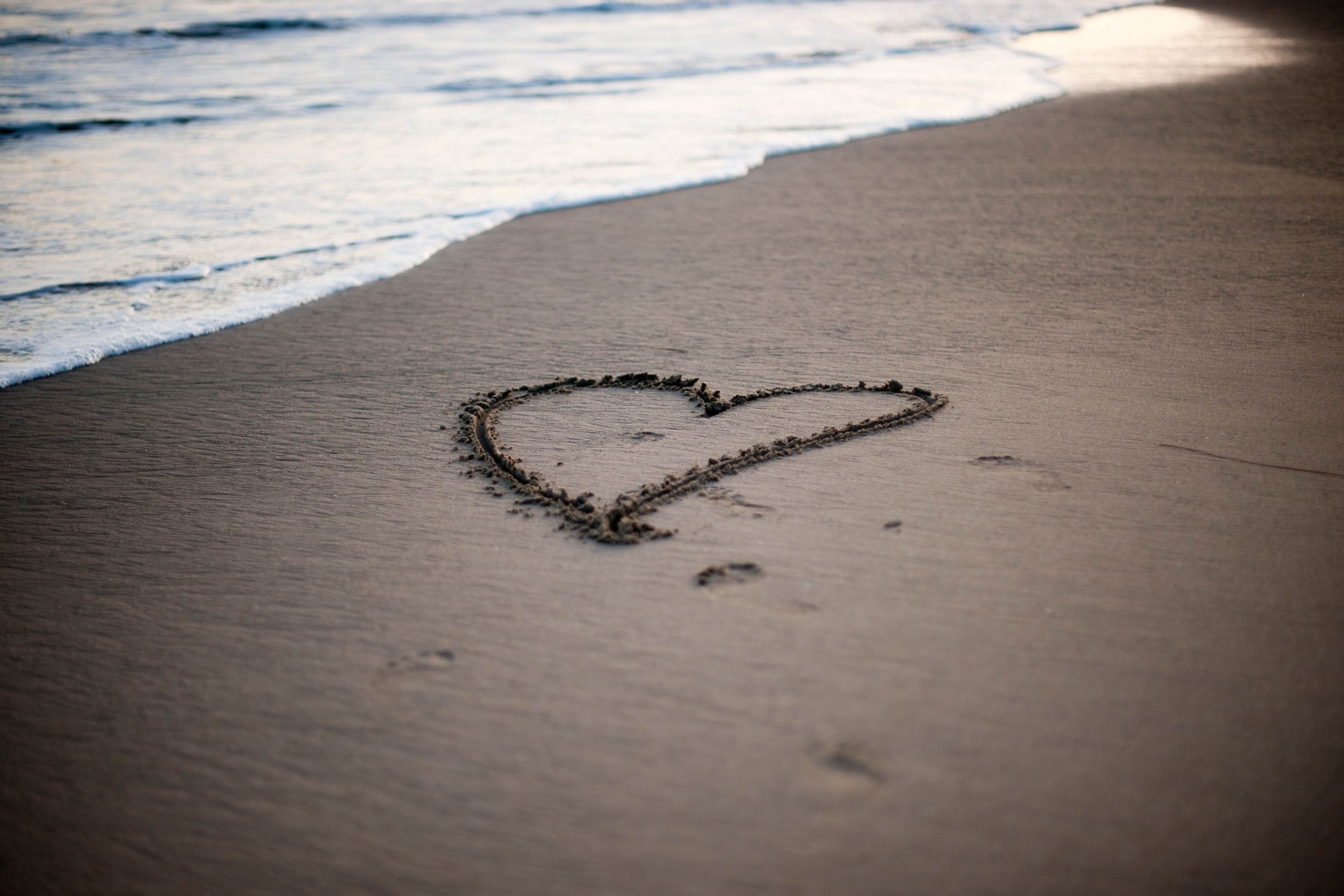 widescreen liebe strand vollbild stimmung welle hintergrund herz wasser meer tapete sand