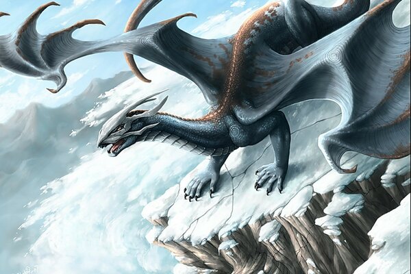 Dragon fantastique dans les montagnes en hiver