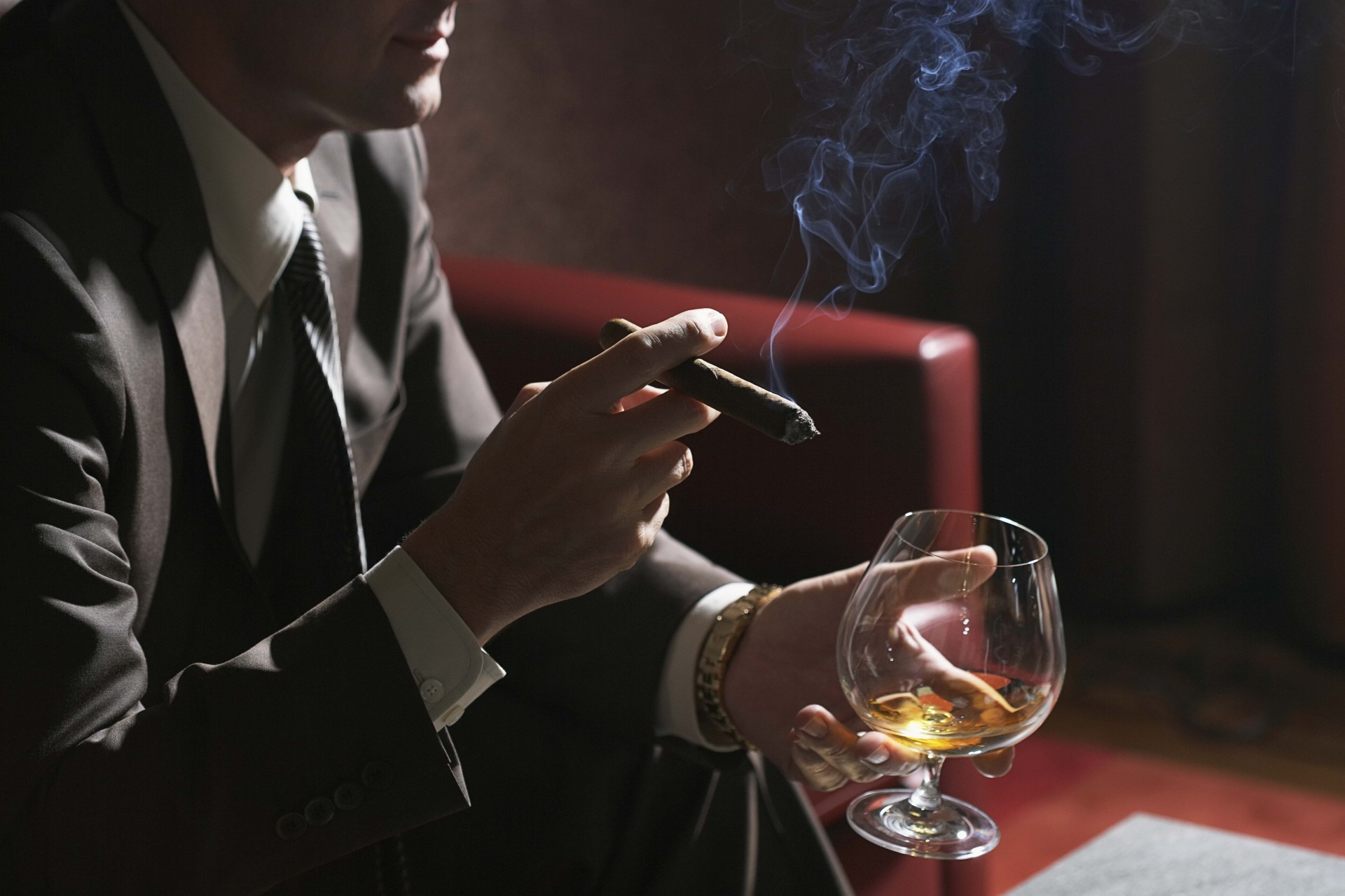 man smoke glass cigar hands whisky businessman