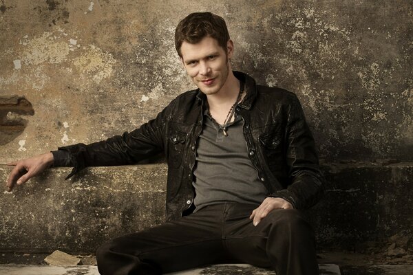 Joseph Morgan à l image d un héros de la série «les Anciens»