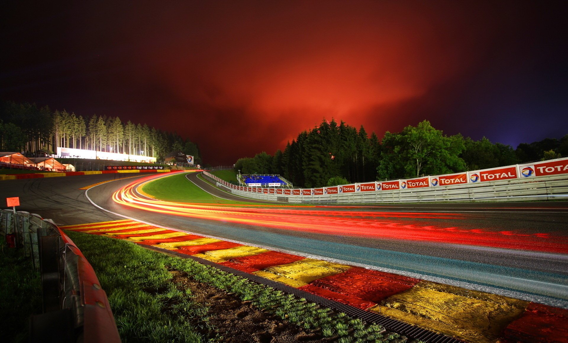 pa-francorchamps eau rouge track spa-francorchamps nacht abbiegen