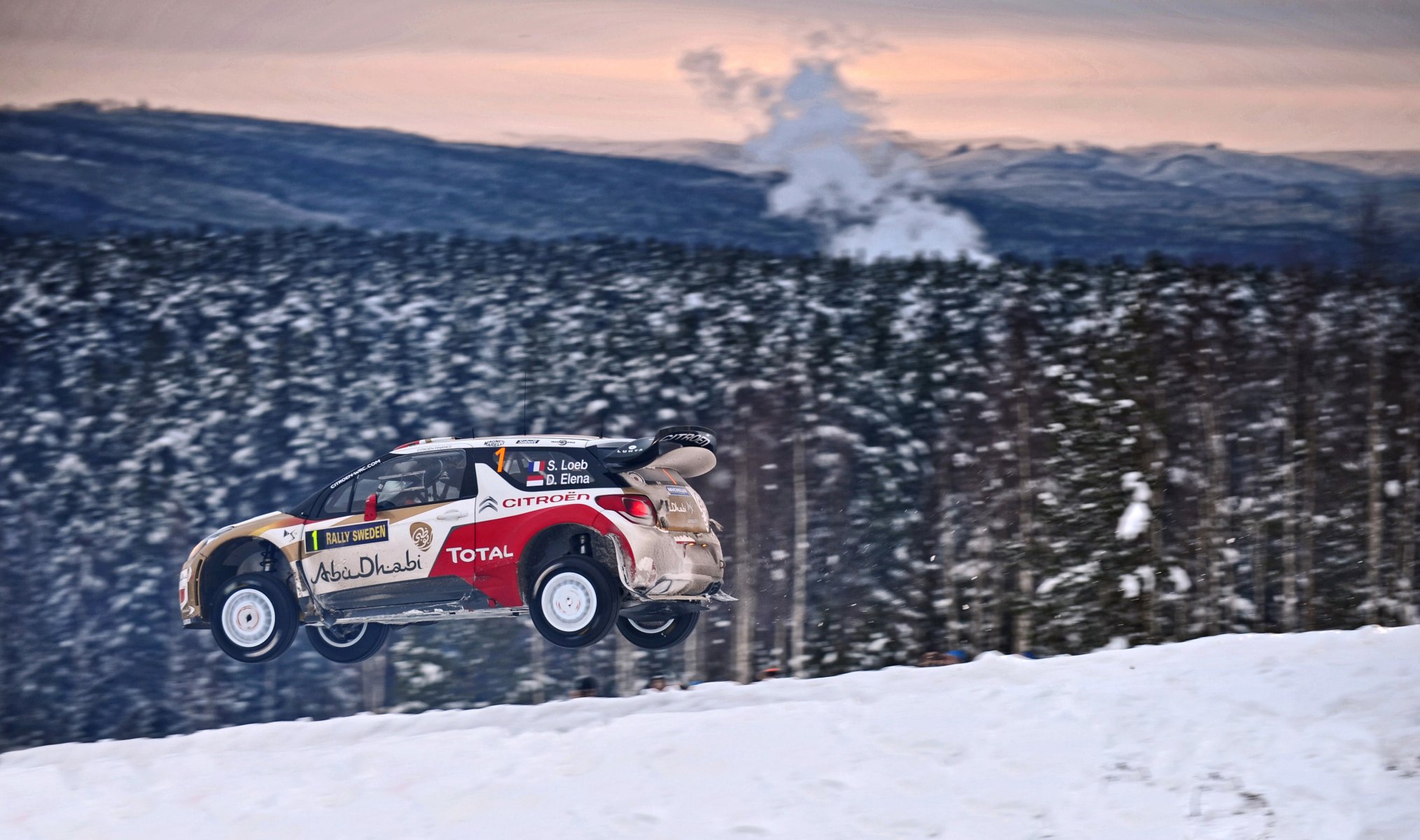 citroen ds3 rally wrc rally auto sebastian loeb daniel elena citroen coche deportes competición invierno nieve en el aire vista lateral bosque