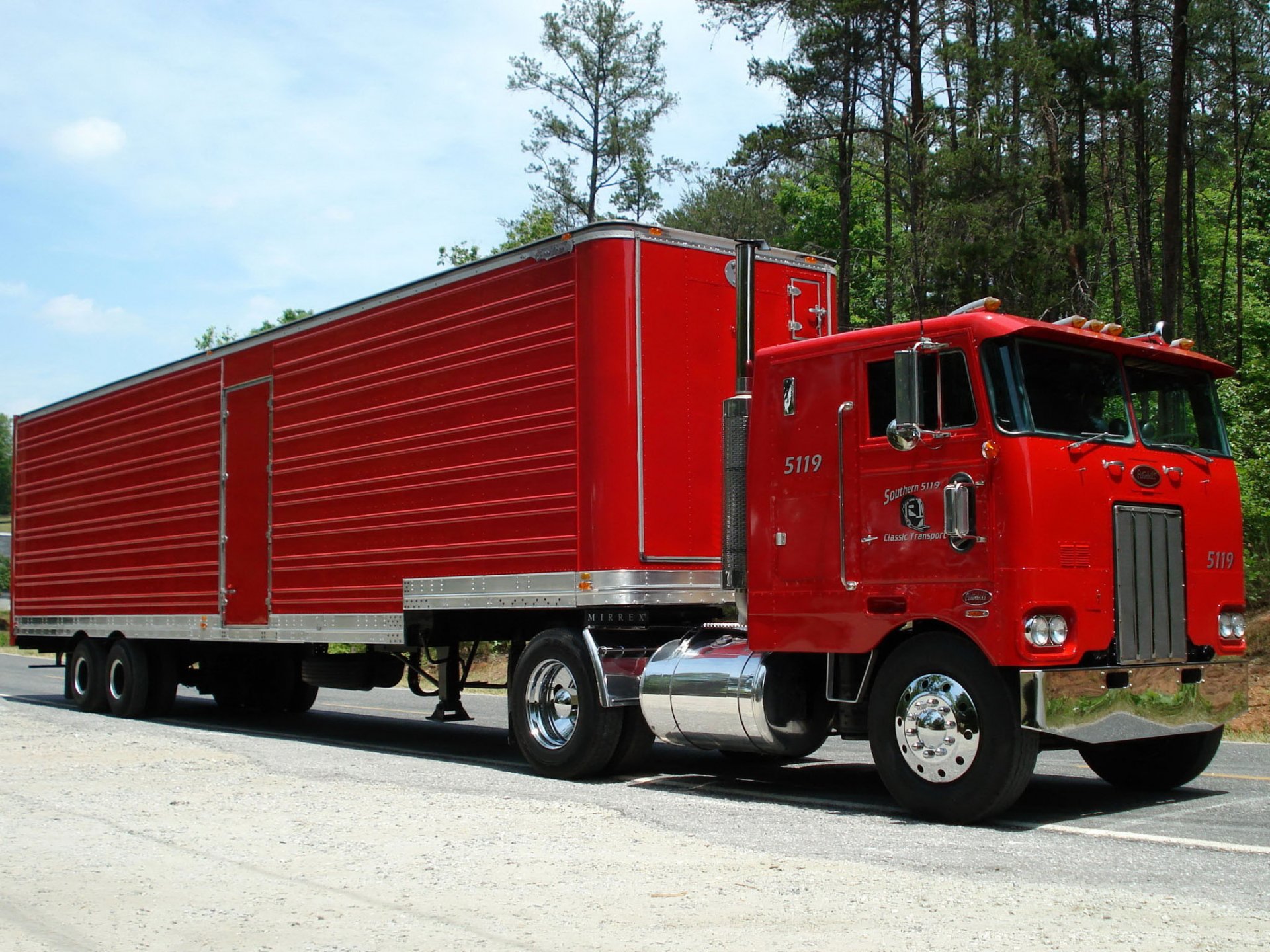 peterbilt carro camión rojo como fuera terminator remolque