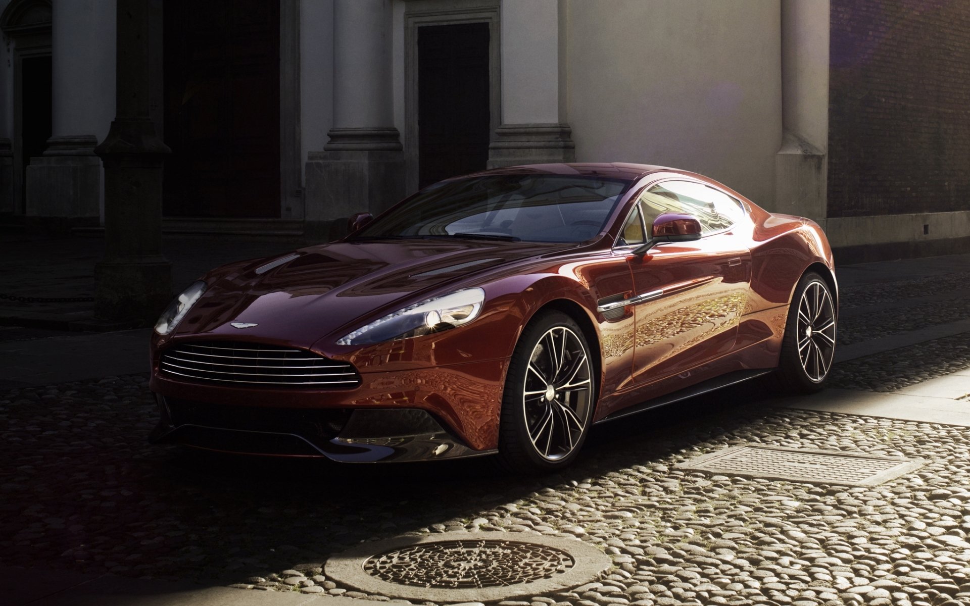 aston martin vanquish астон мартин ванкуиш суперкар бордовый тень фон